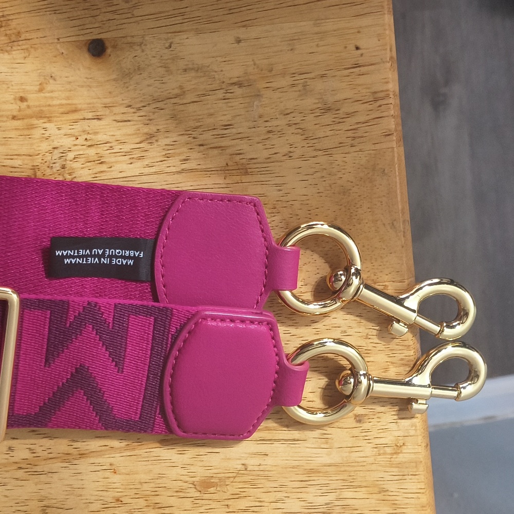 Marc Jacobs Lipstick Pink Strap - Picture 3 of 3